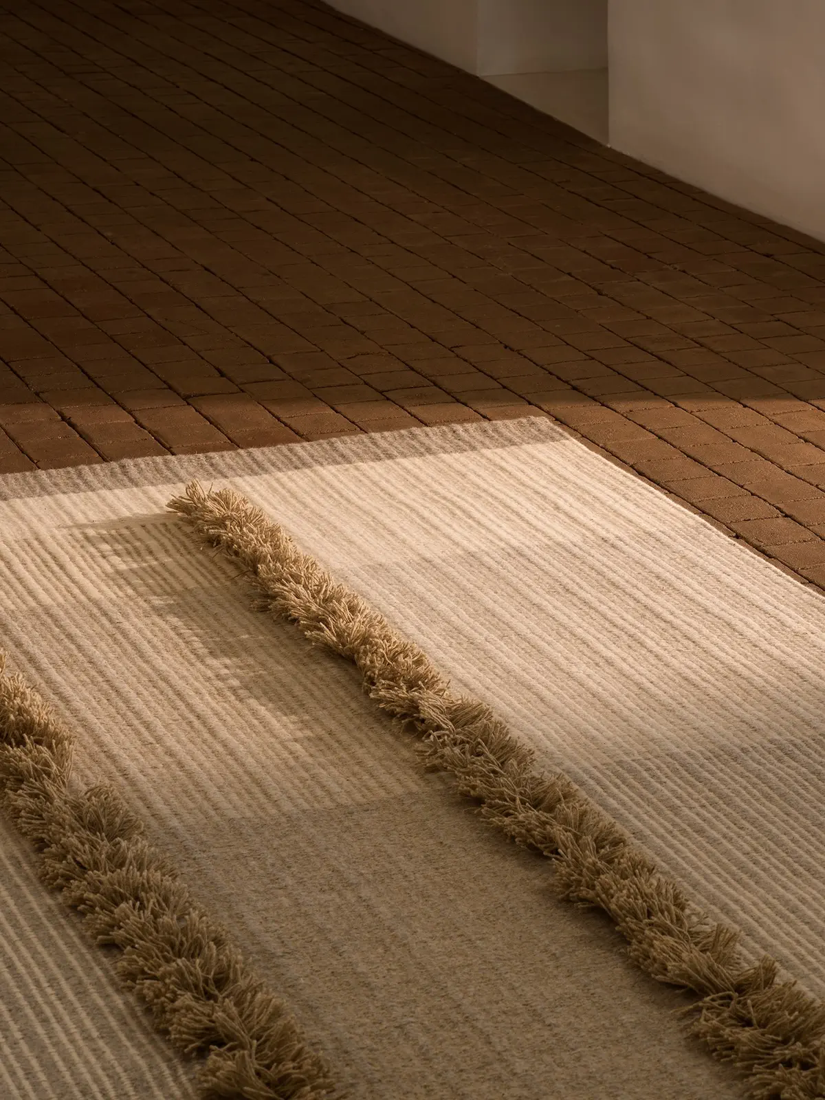 Dans l’Alentejo, la matière parle : Ferreira de Sá tisse un paysage en treize tapis poétiques