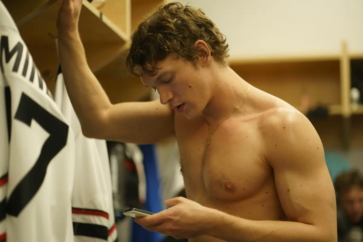 Heated Rivalry : la série gay sur le hockey déjà virale avant son arrivée sur HBO Max France