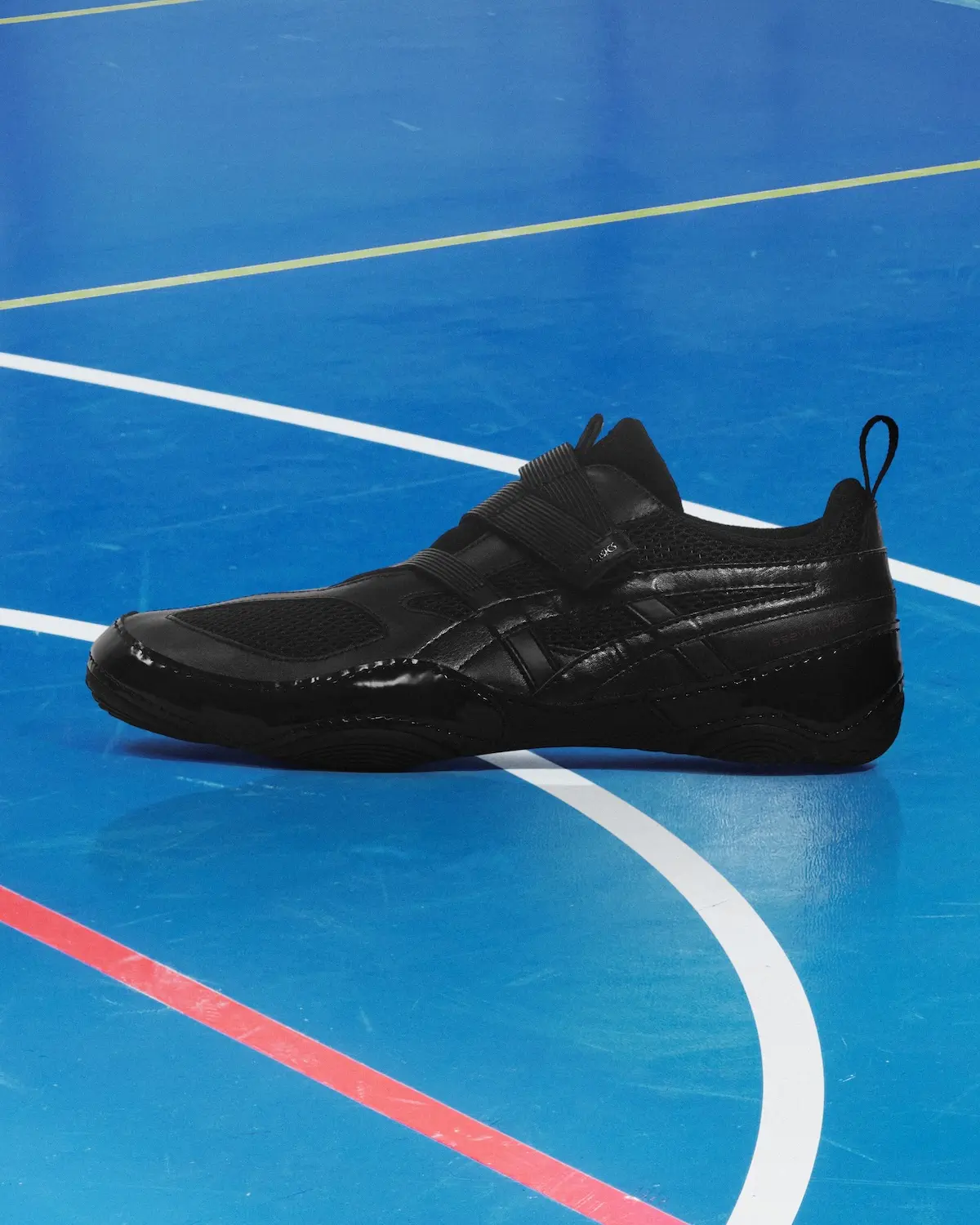 Avec HYPER TAPING, ISSEY MIYAKE et ASICS inventent une nouvelle grammaire de la sneaker