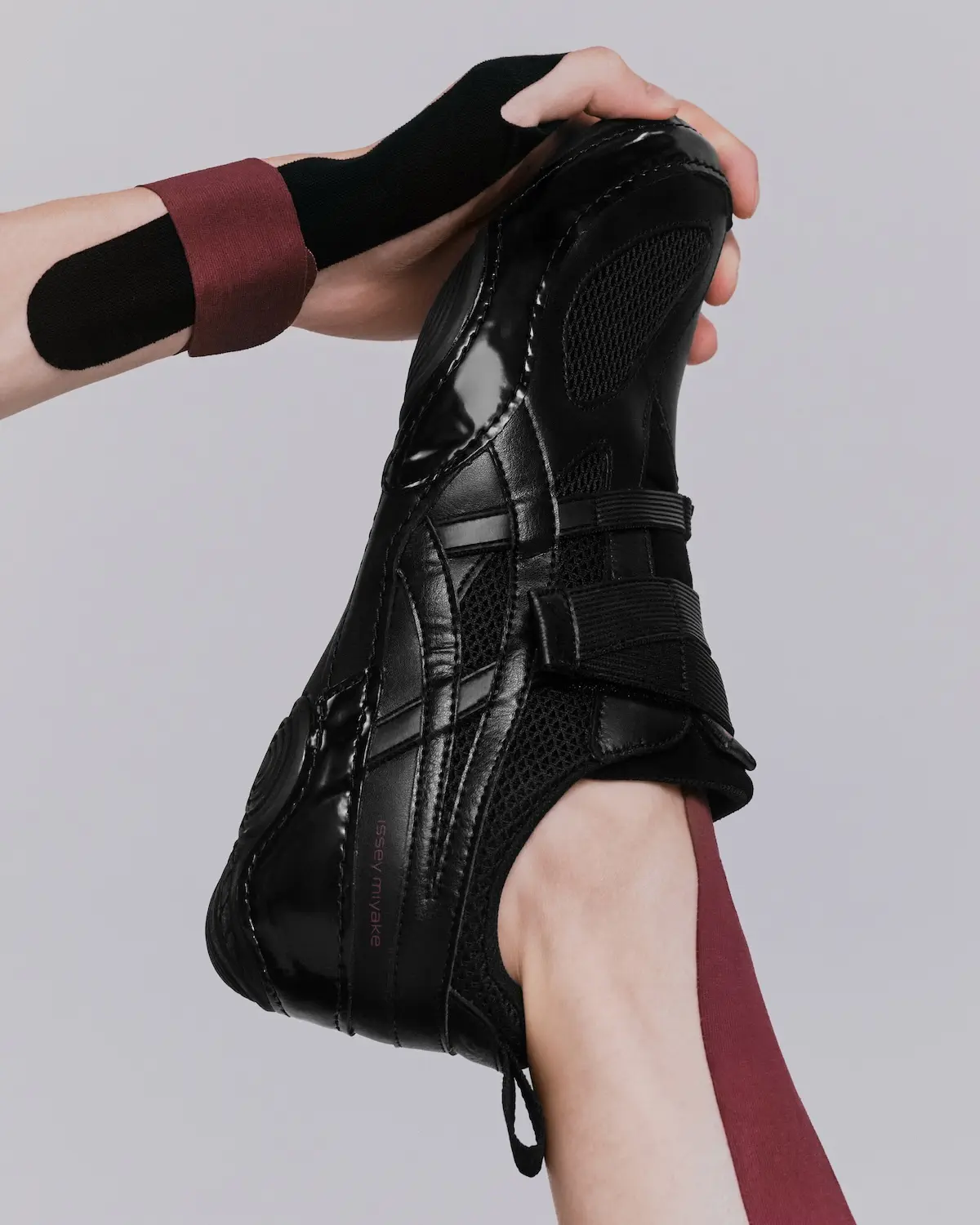 Avec HYPER TAPING, ISSEY MIYAKE et ASICS inventent une nouvelle grammaire de la sneaker
