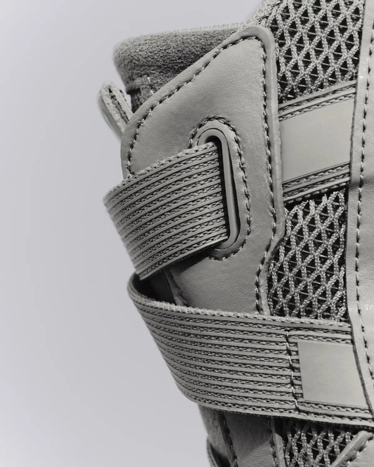 Avec HYPER TAPING, ISSEY MIYAKE et ASICS inventent une nouvelle grammaire de la sneaker