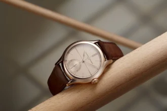 Laurent Ferrier célèbre ses 15 ans avec une Classic Origin Beige d’une rare justesse
