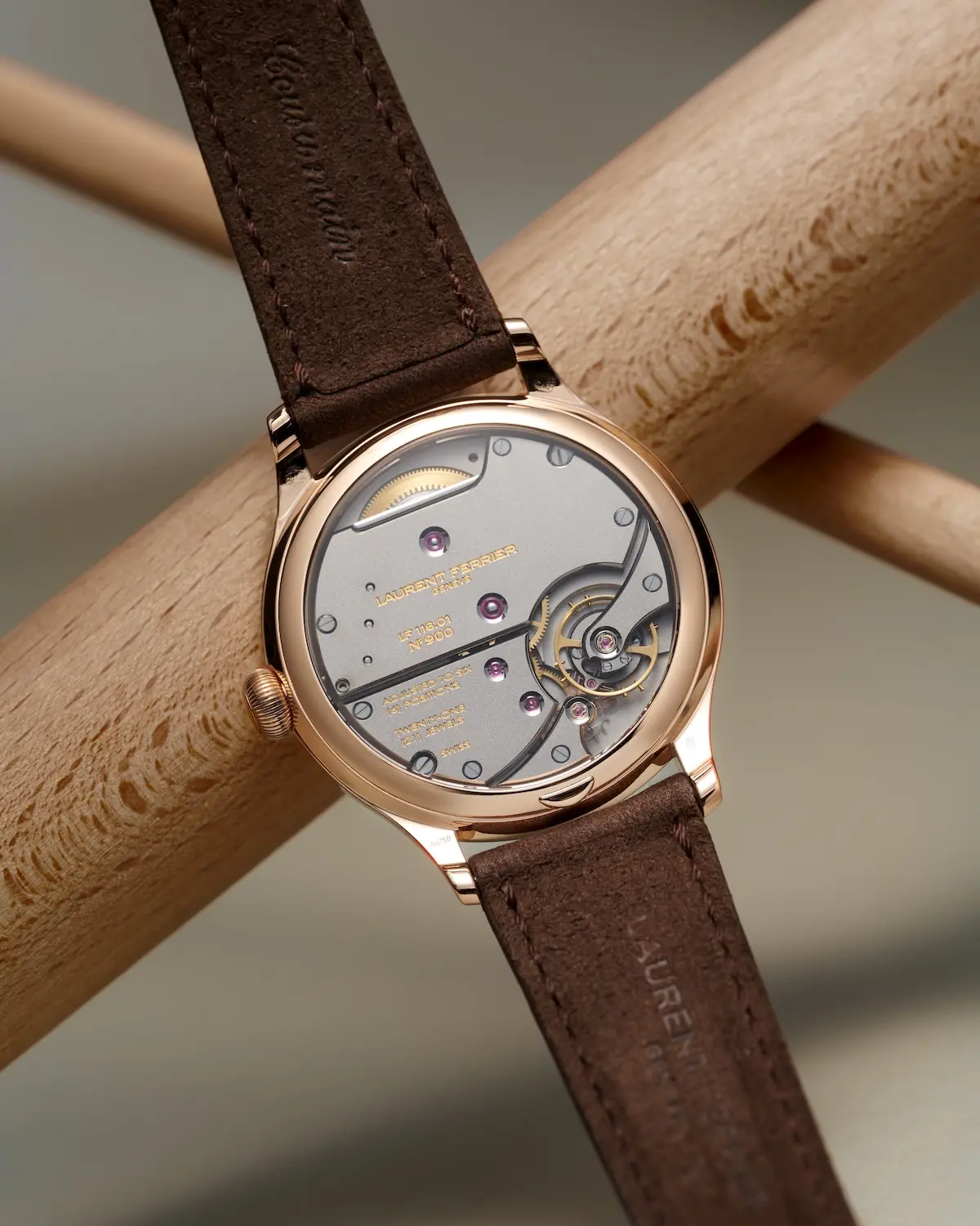 Laurent Ferrier célèbre ses 15 ans avec une Classic Origin Beige d’une rare justesse