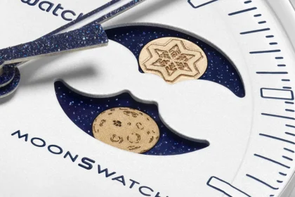 Swatch x OMEGA : la nouvelle MISSION TO EARTHPHASE Moonshine Gold Cold Moon célèbre la pleine lune froide