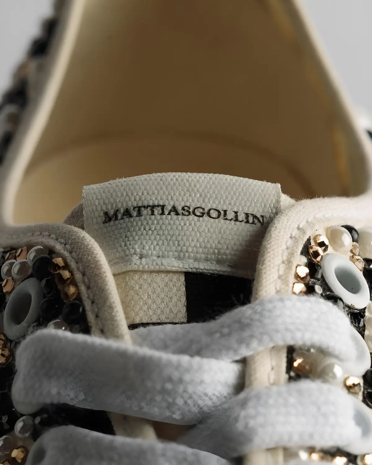 Mattias Gollin x Vans Authentic Authentiche 6 Quand Mattias Gollin transforme la Vans Authentic en œuvre d’art scintillante