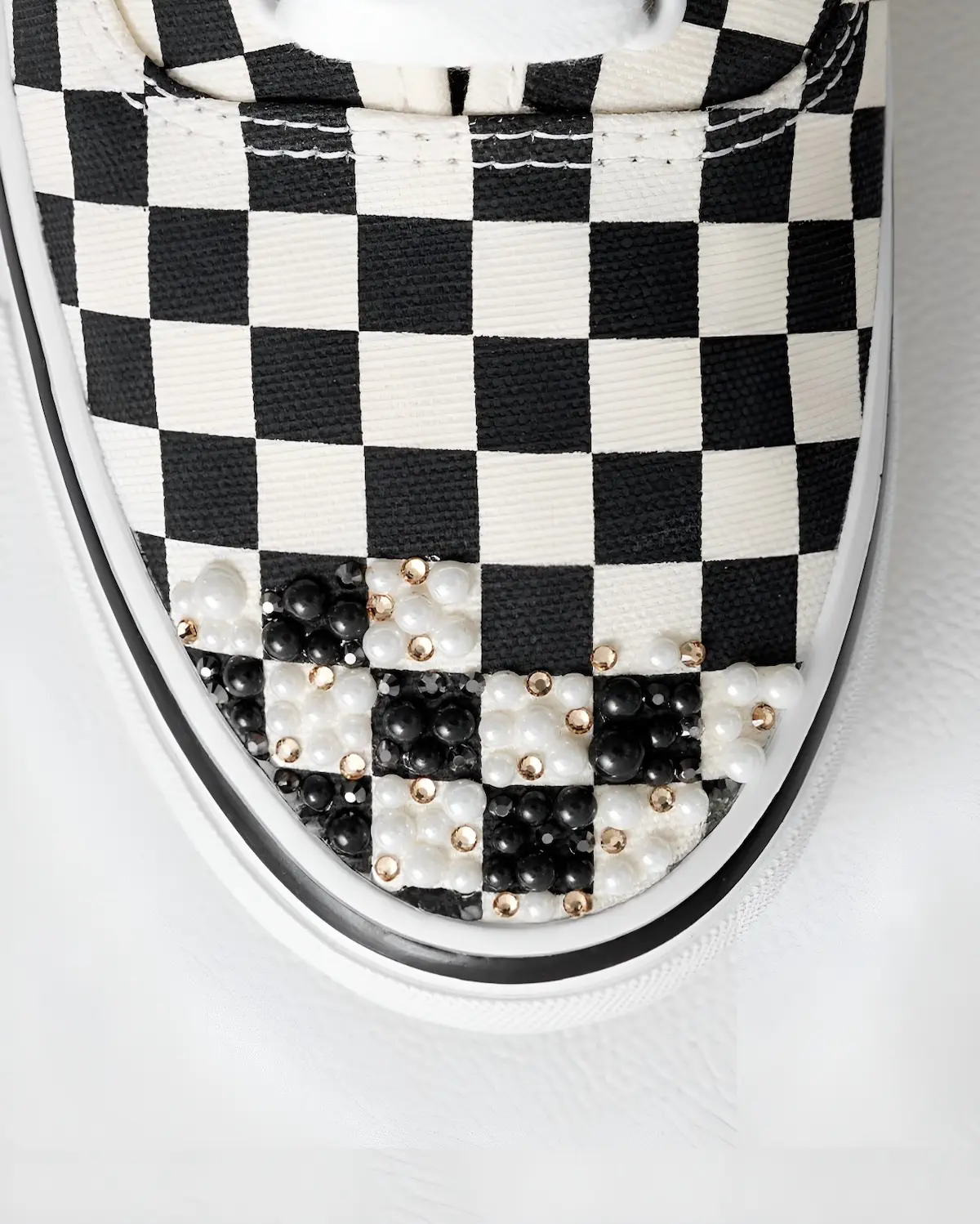 Mattias Gollin x Vans Authentic Authentiche 7 Quand Mattias Gollin transforme la Vans Authentic en œuvre d’art scintillante