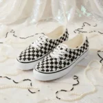 Quand Mattias Gollin transforme la Vans Authentic en œuvre d’art scintillante