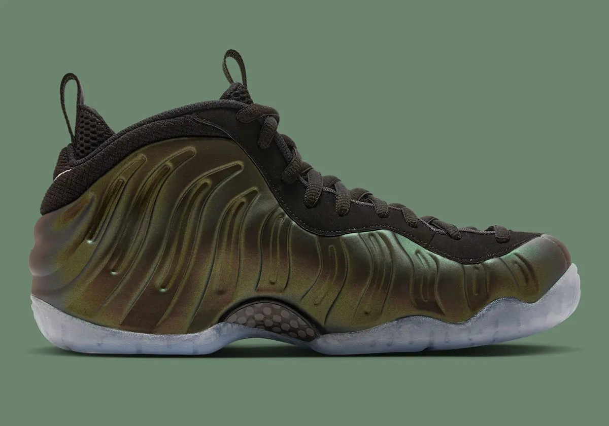 Irisée, iconique, insaisissable : la Nike Air Foamposite Pro « Pine Green » signe son grand retour