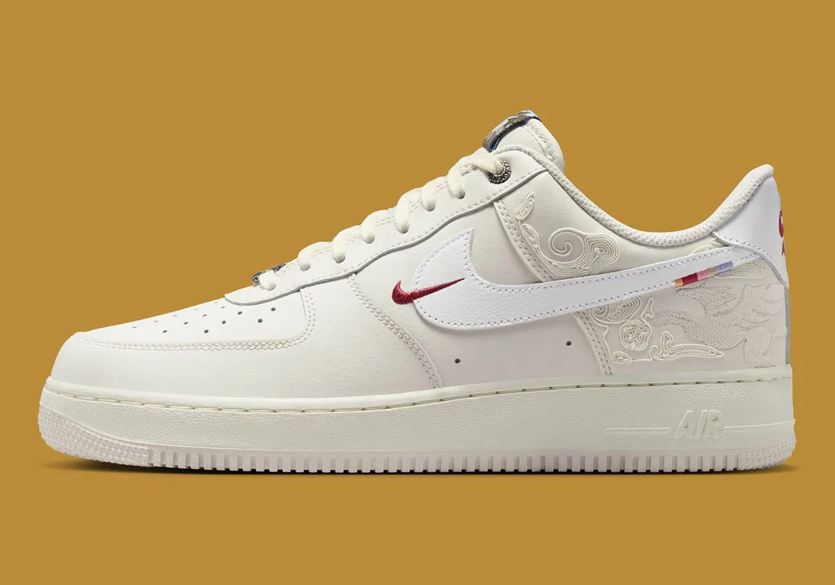 Nike Air Force 1 Low Year of the Horse 1 Nike Air Force 1 Low « Year of the Horse » 2026 : la paire qui boucle 24 ans de zodiac chinois