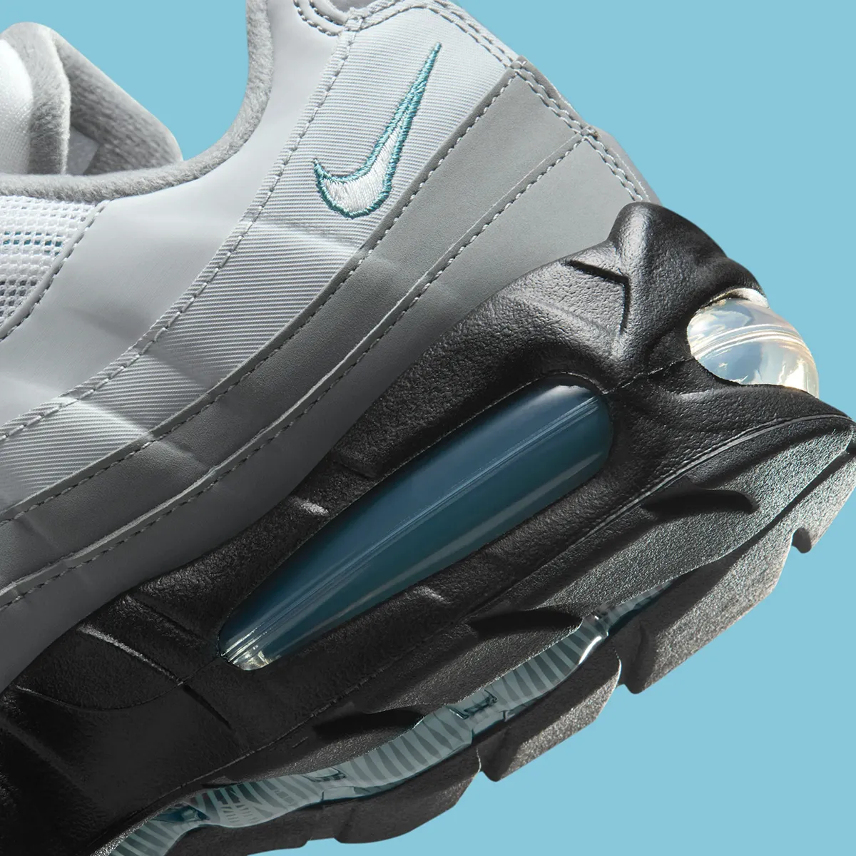 La Nike Air Max 95 Big Bubble « Mineral Teal » signe enfin le retour à l’original