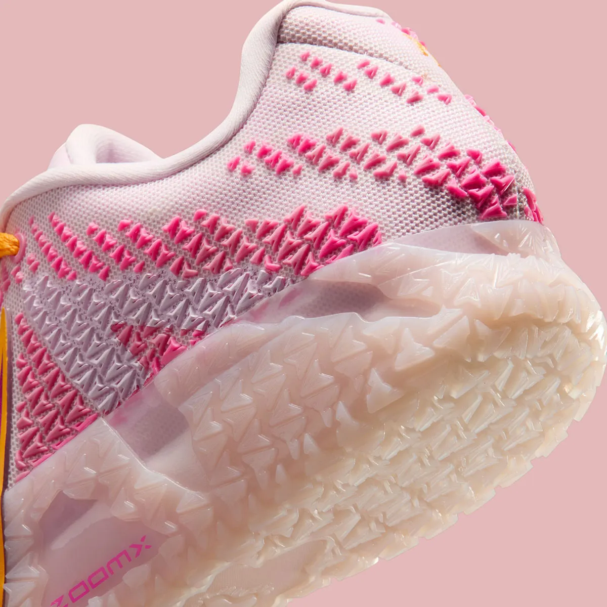 La Nike Ja 3 « Valentine’s Day » mise sur un rose qui ne plaît pas à tout le monde