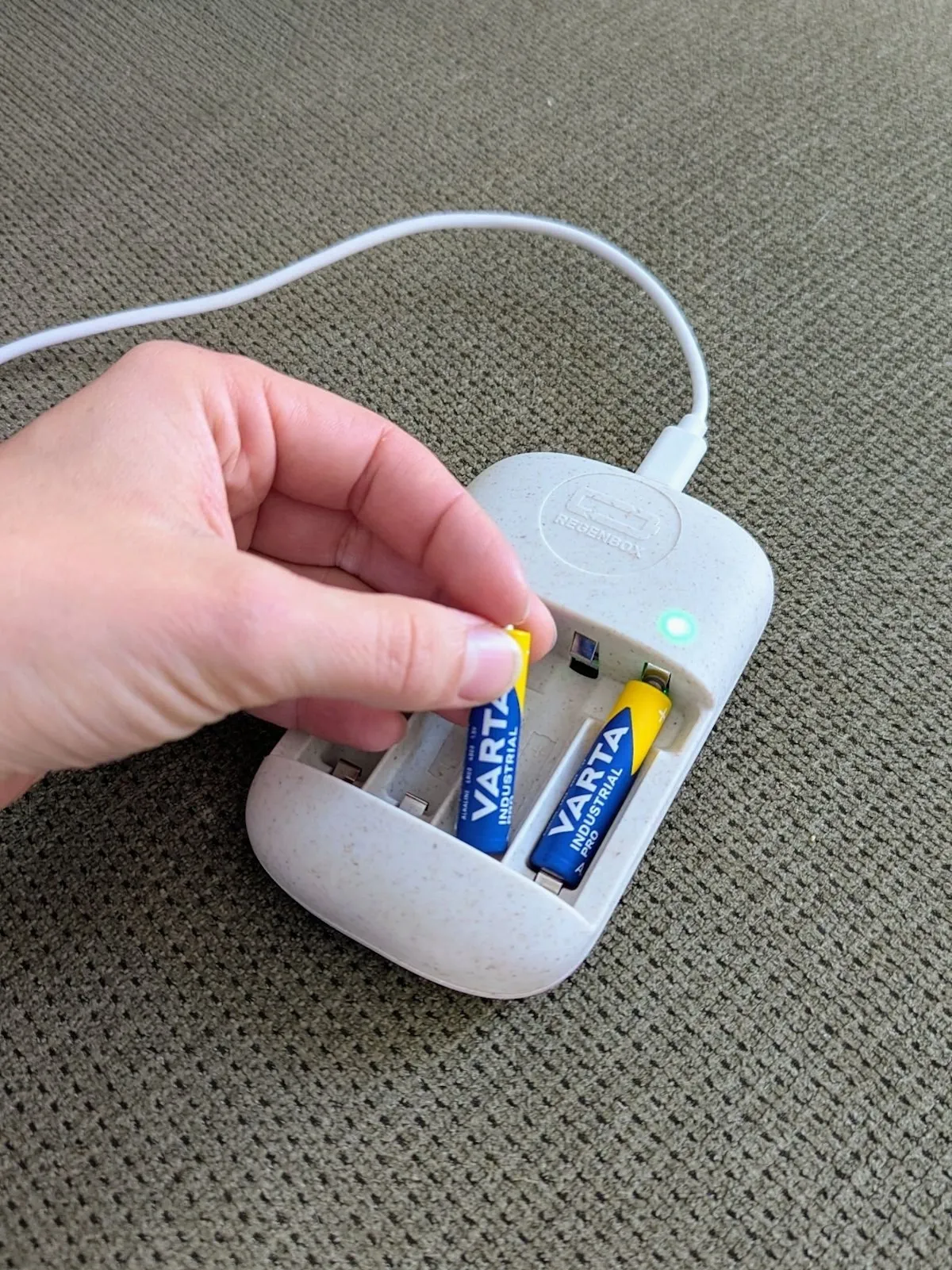 RegenBox 2 Greenfib : l’appareil français qui redonne une seconde vie aux piles alcalines jetables