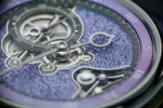 Simon Brette sublime l’acier avec un Chronomètre Artisans Édition Acier aux couleurs boréales