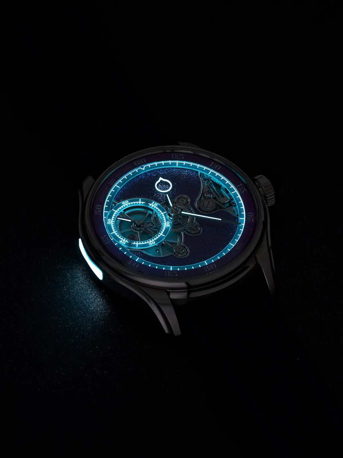 Simon Brette sublime l’acier avec un Chronomètre Artisans Édition Acier aux couleurs boréales