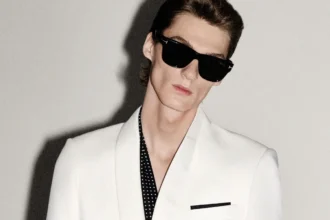 Haider Ackermann réinvente le désir masculin chez Tom Ford avec la collection Croisière 2026