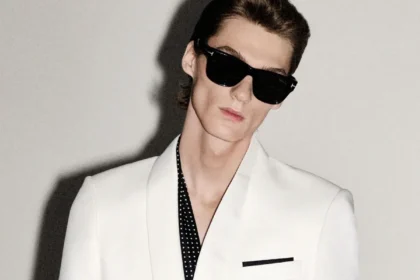 Haider Ackermann réinvente le désir masculin chez Tom Ford avec la collection Croisière 2026