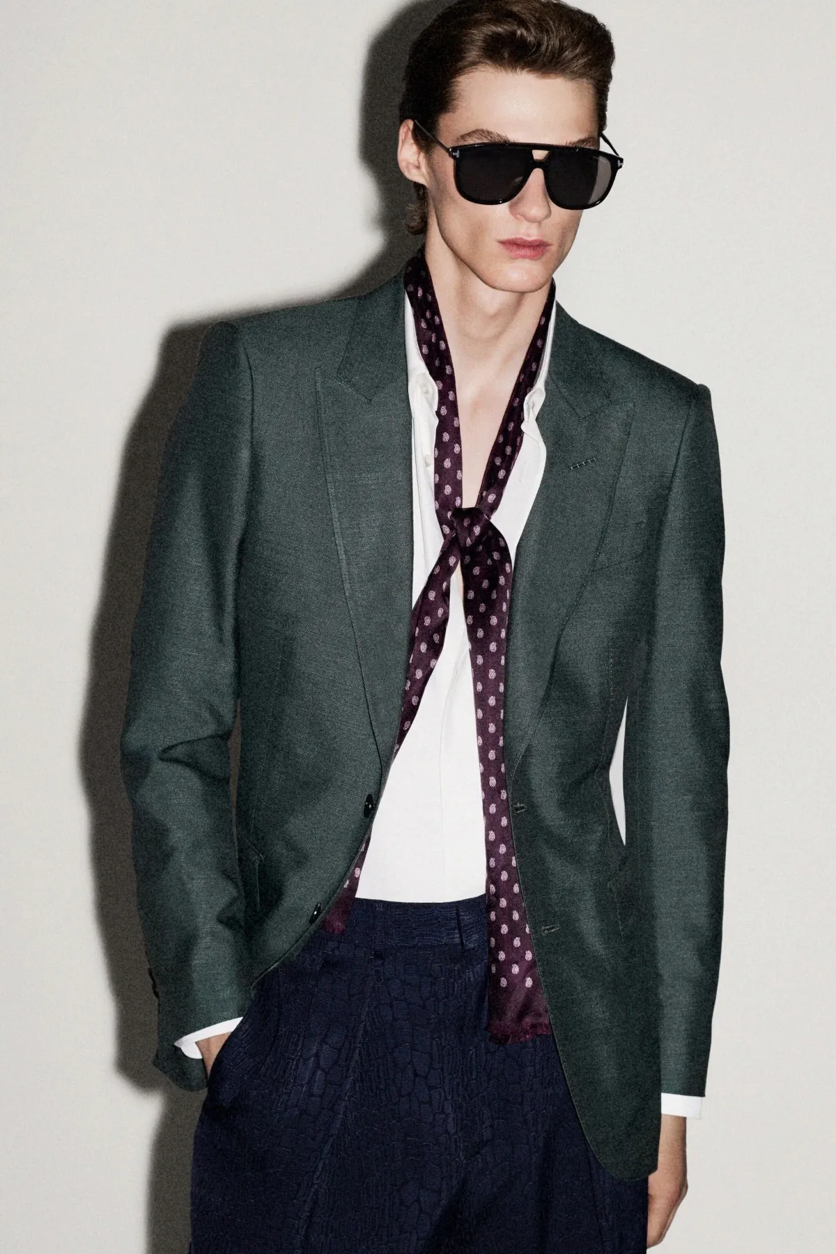 Haider Ackermann réinvente le désir masculin chez Tom Ford avec la collection Croisière 2026