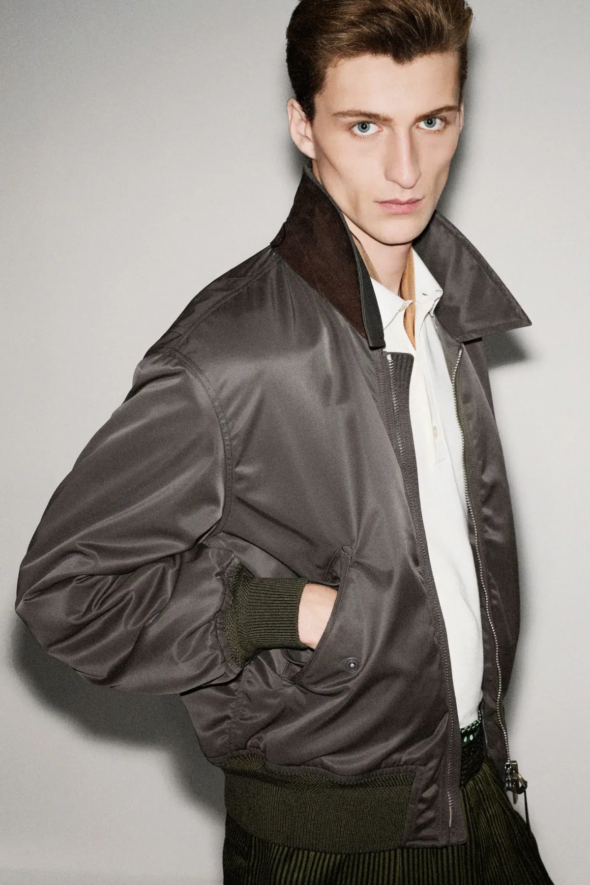 Haider Ackermann réinvente le désir masculin chez Tom Ford avec la collection Croisière 2026