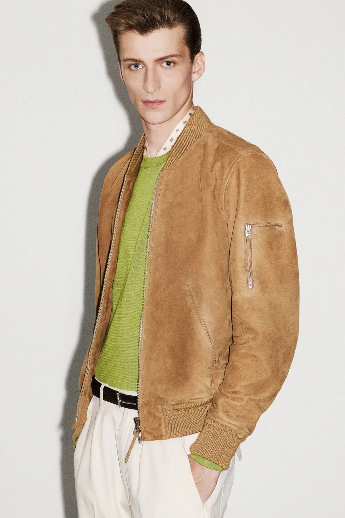 Haider Ackermann réinvente le désir masculin chez Tom Ford avec la collection Croisière 2026