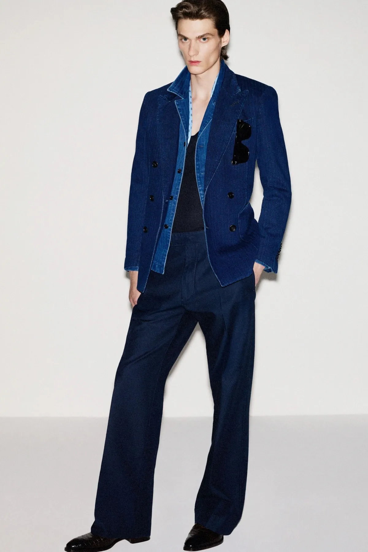 Haider Ackermann réinvente le désir masculin chez Tom Ford avec la collection Croisière 2026