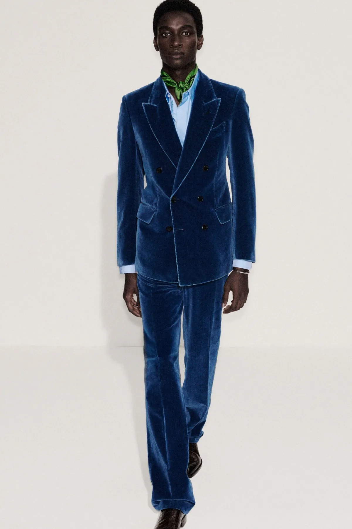 Haider Ackermann réinvente le désir masculin chez Tom Ford avec la collection Croisière 2026