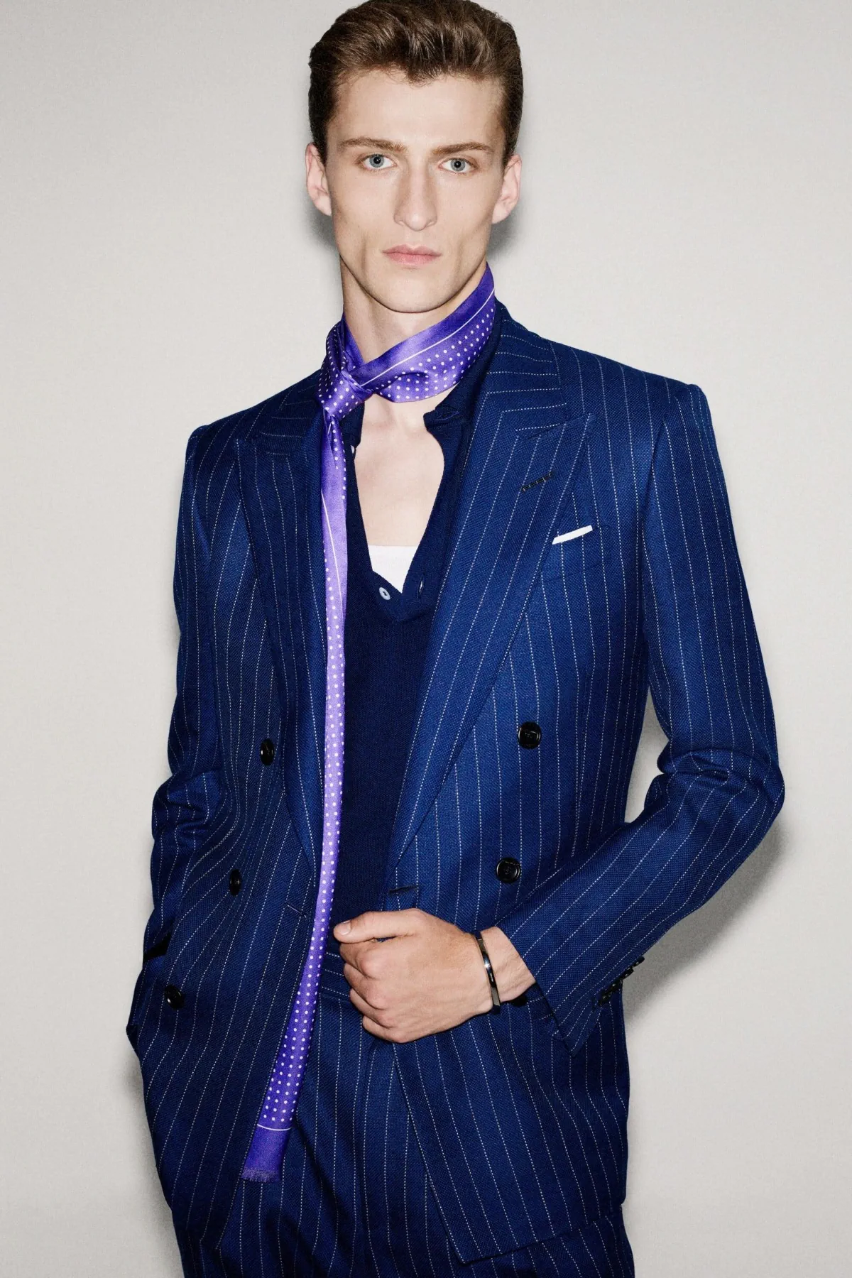 Haider Ackermann réinvente le désir masculin chez Tom Ford avec la collection Croisière 2026