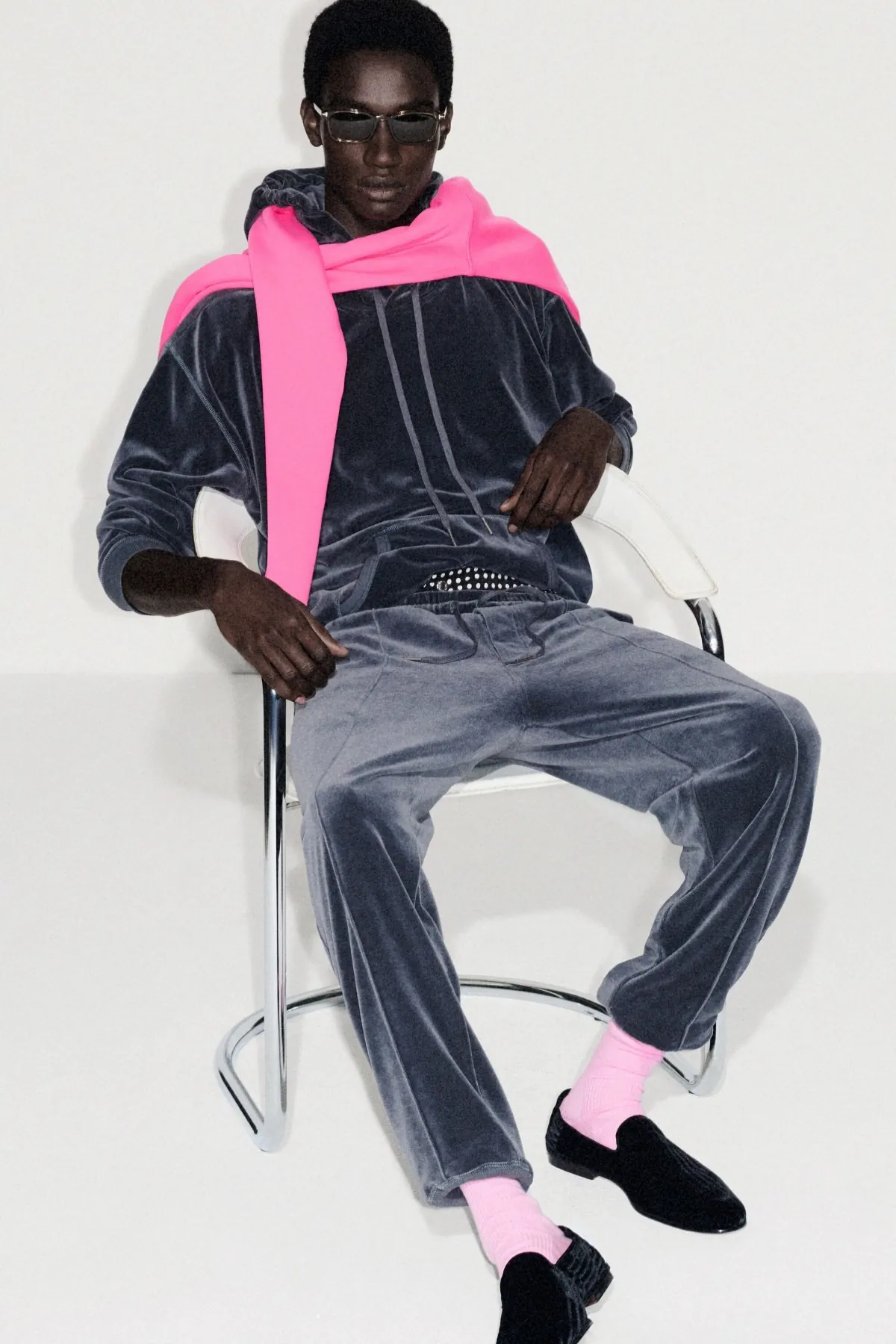 Haider Ackermann réinvente le désir masculin chez Tom Ford avec la collection Croisière 2026