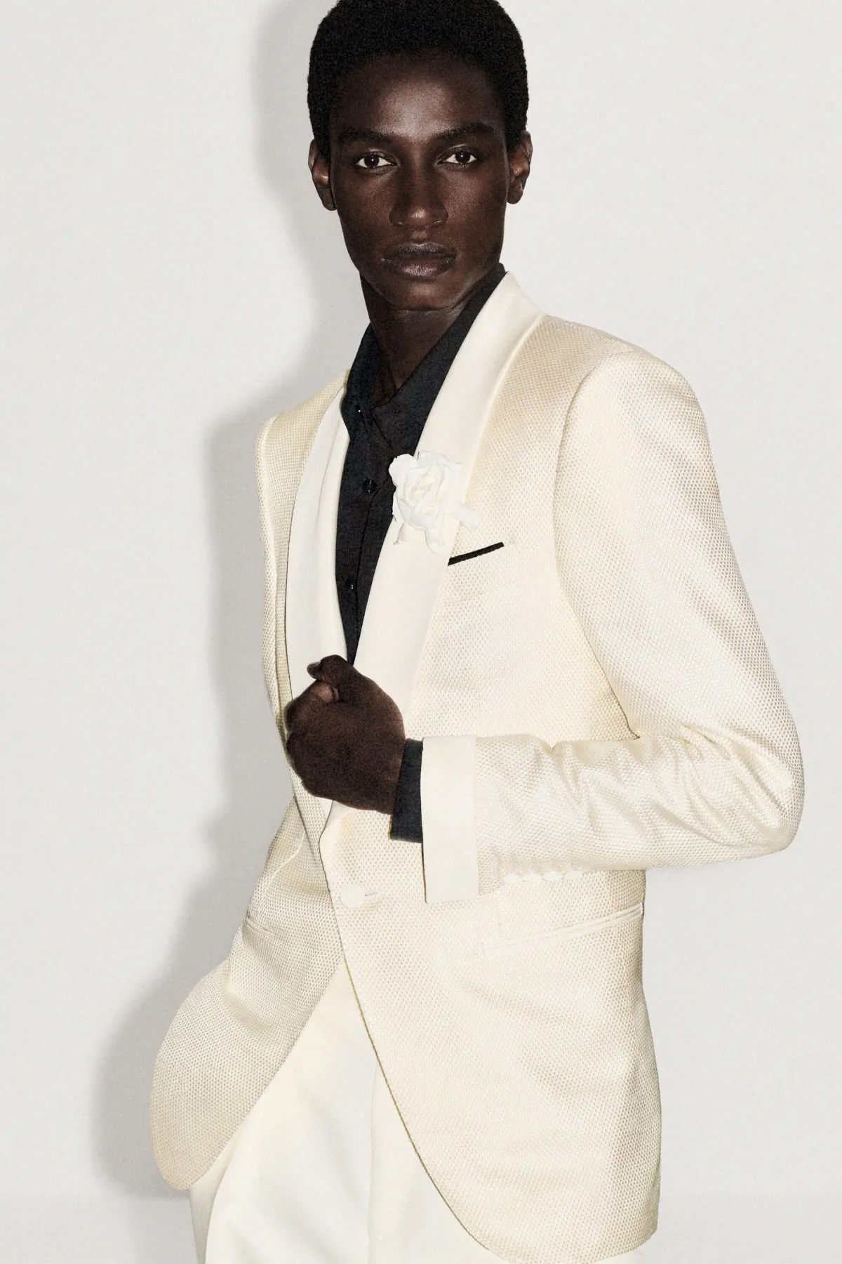 Haider Ackermann réinvente le désir masculin chez Tom Ford avec la collection Croisière 2026