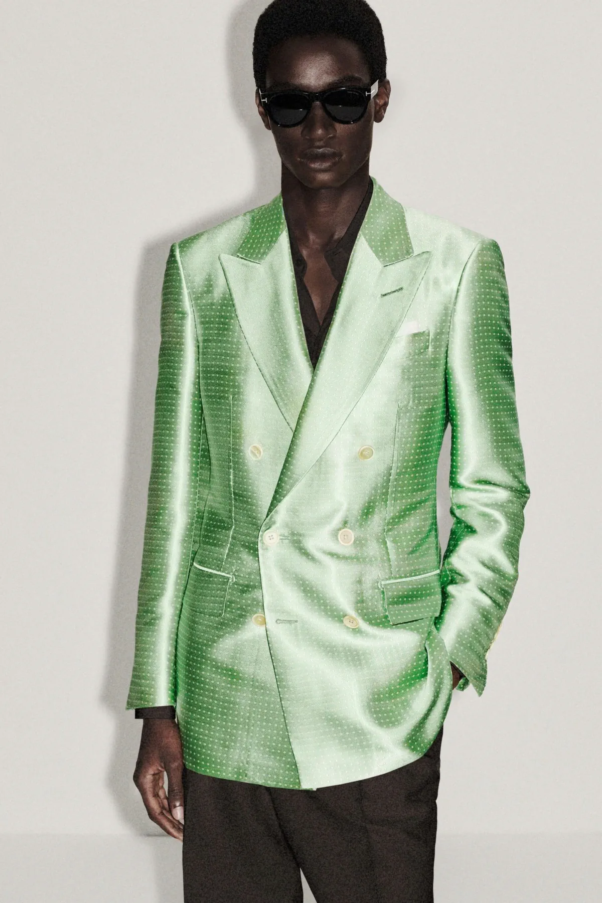 Haider Ackermann réinvente le désir masculin chez Tom Ford avec la collection Croisière 2026