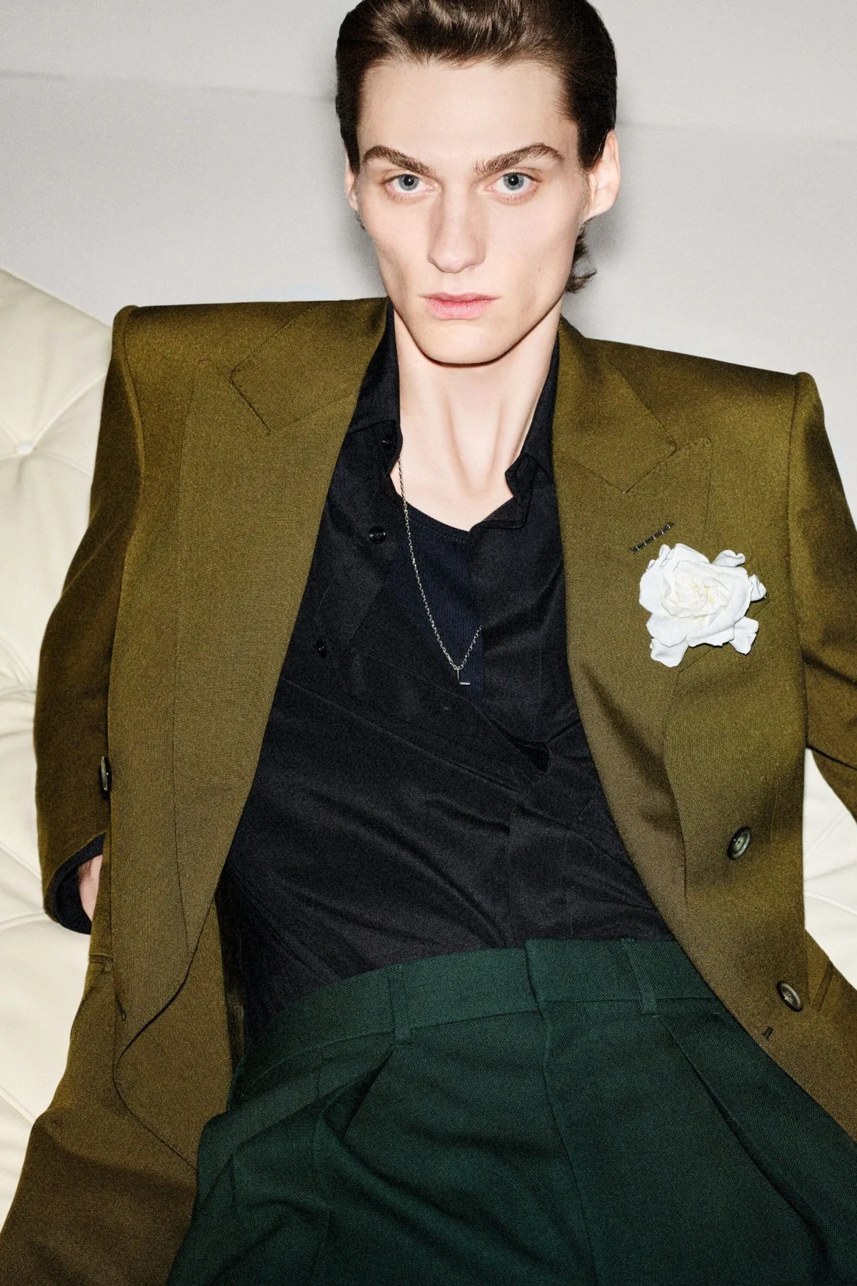 Haider Ackermann réinvente le désir masculin chez Tom Ford avec la collection Croisière 2026