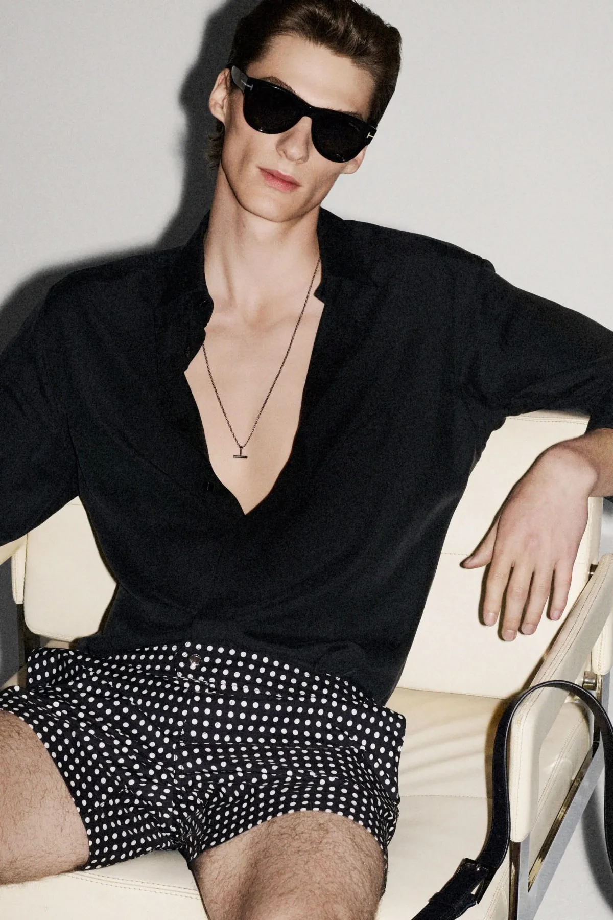 Haider Ackermann réinvente le désir masculin chez Tom Ford avec la collection Croisière 2026