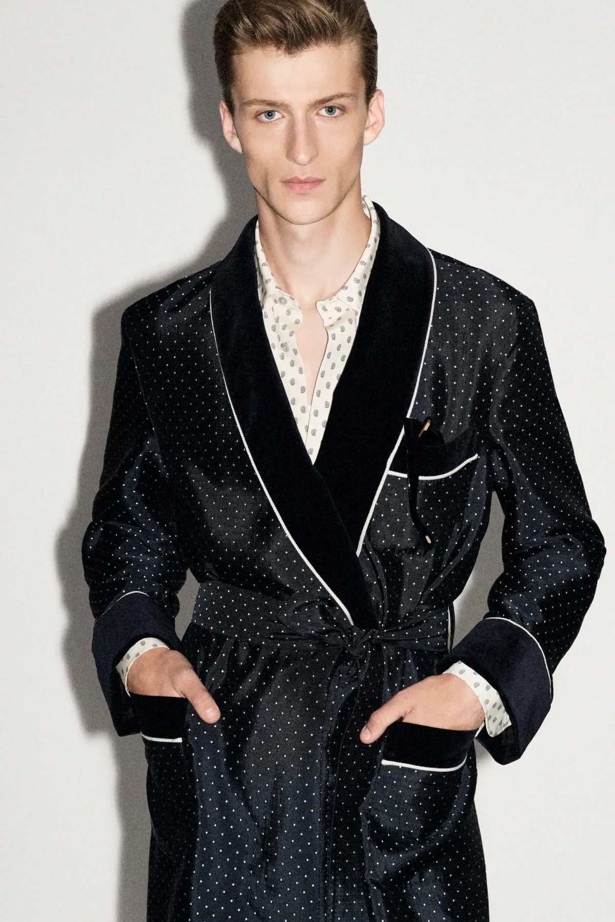 Haider Ackermann réinvente le désir masculin chez Tom Ford avec la collection Croisière 2026