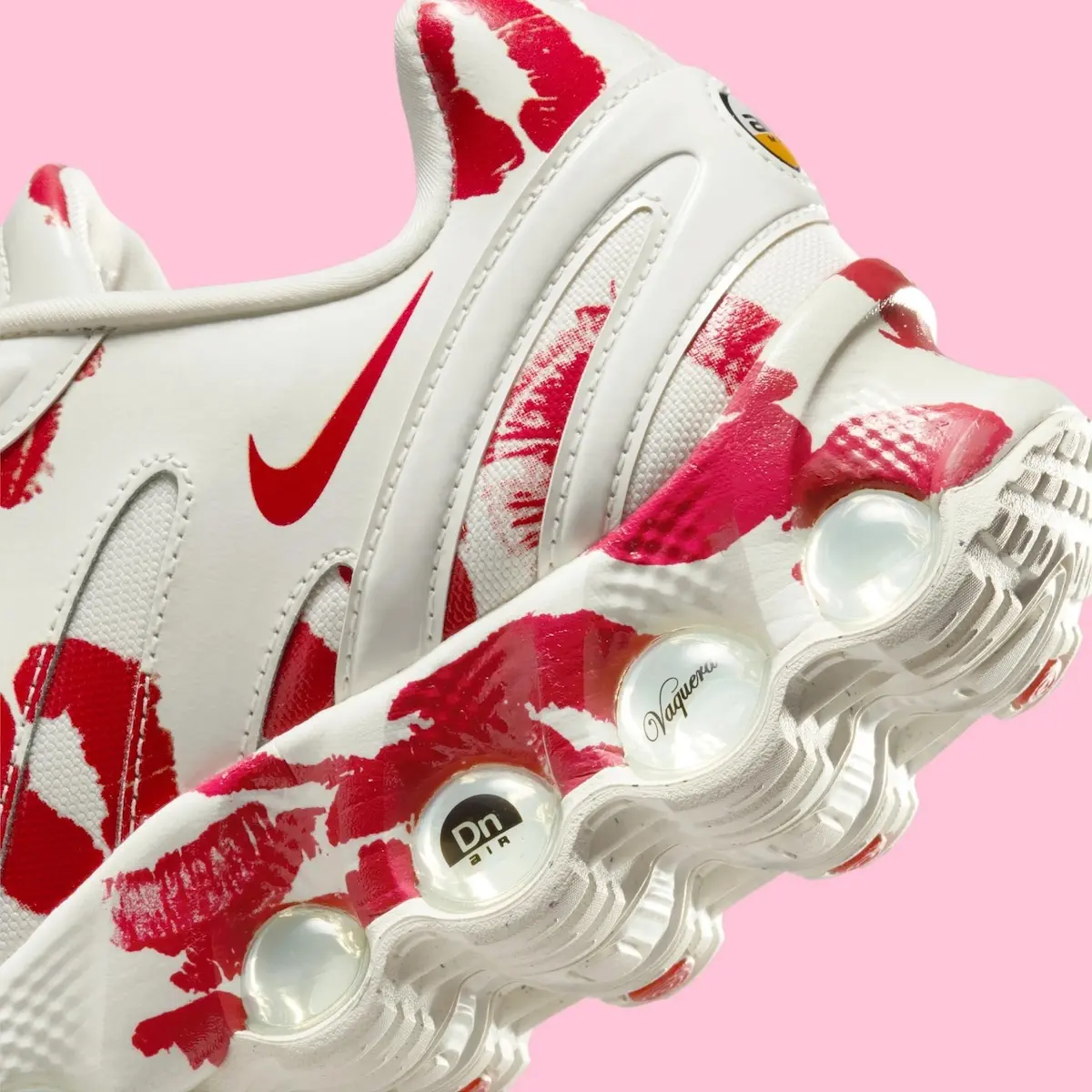 Vaquera x Nike Air Max DN8 7 Quand Vaquera revisite la Nike Air Max DN8 avec une pluie de baisers rouges