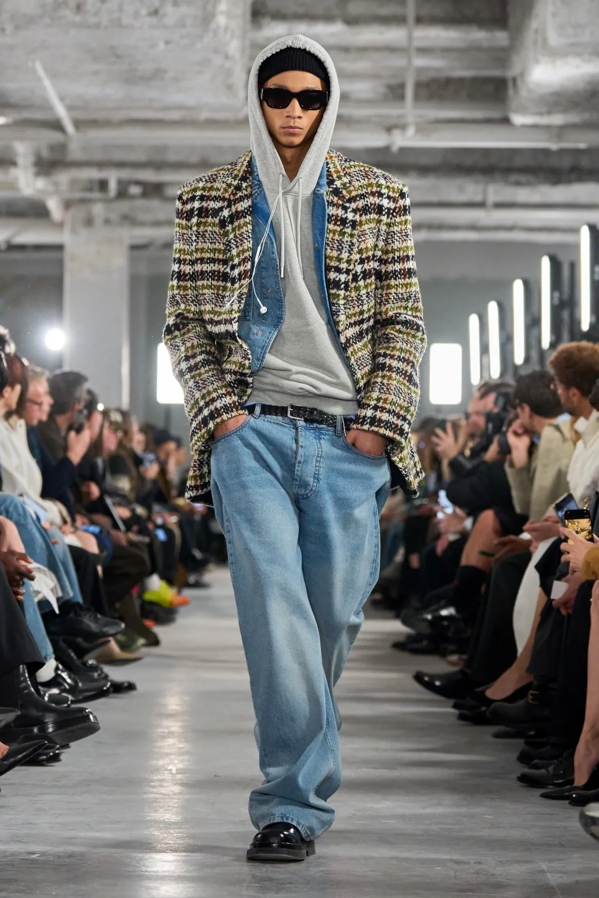 AMI Paris célèbre 15 ans de liberté parisienne avec sa collection homme automne 2026