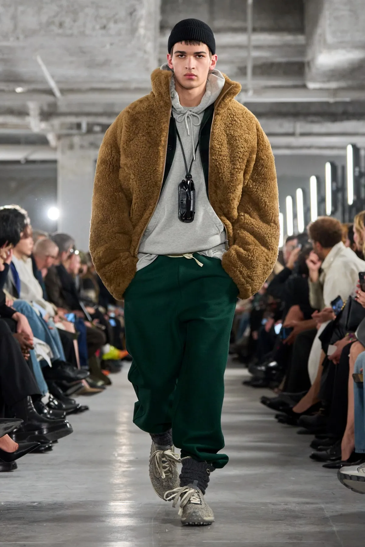 AMI Paris célèbre 15 ans de liberté parisienne avec sa collection homme automne 2026