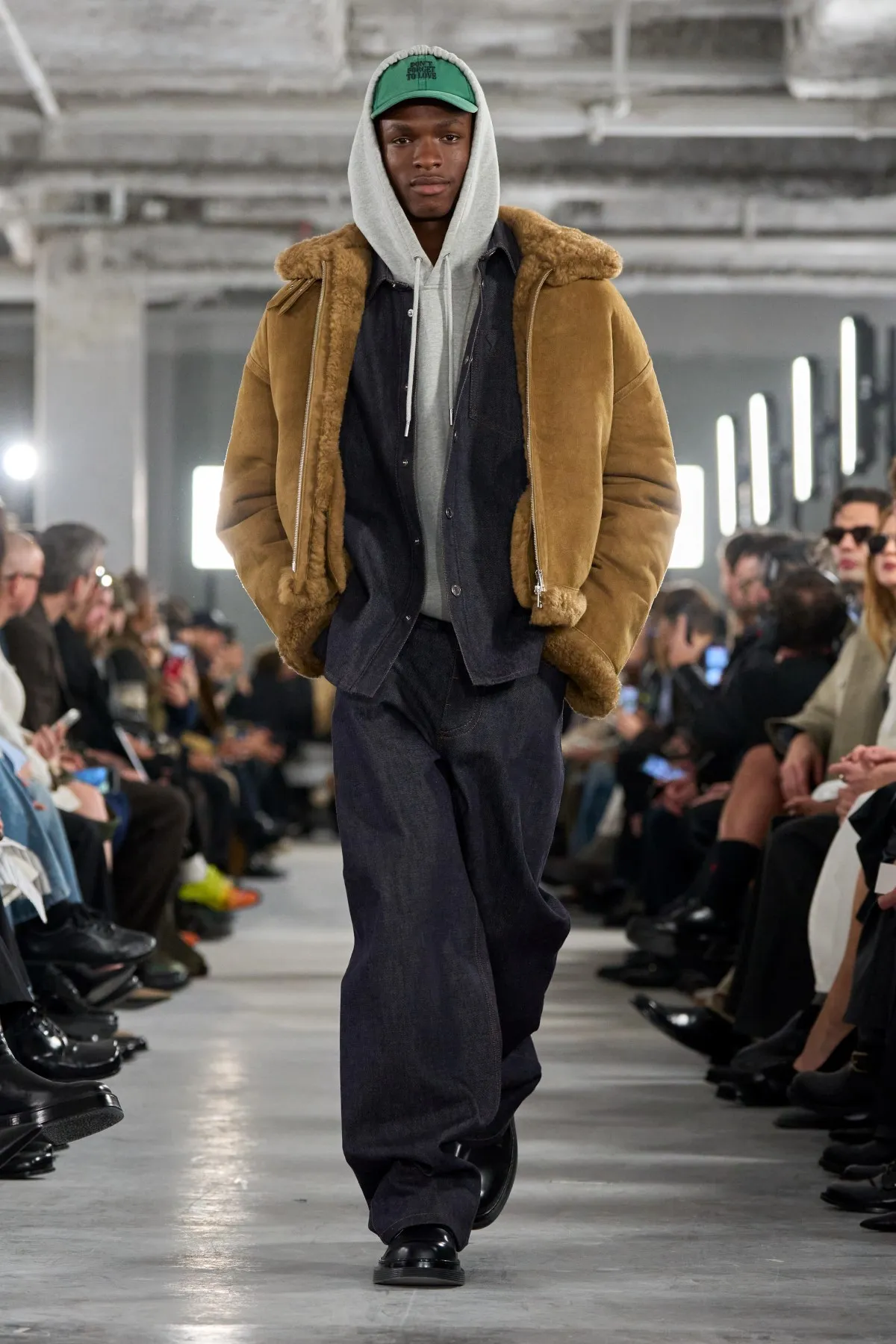 AMI Paris célèbre 15 ans de liberté parisienne avec sa collection homme automne 2026