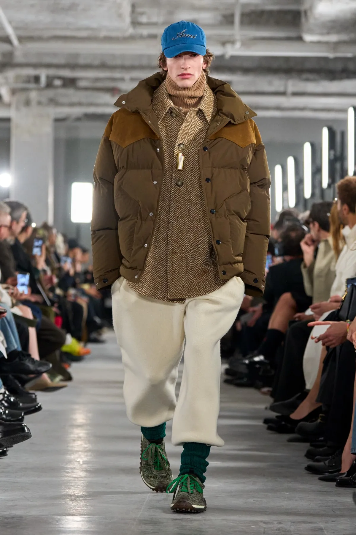 AMI Paris célèbre 15 ans de liberté parisienne avec sa collection homme automne 2026