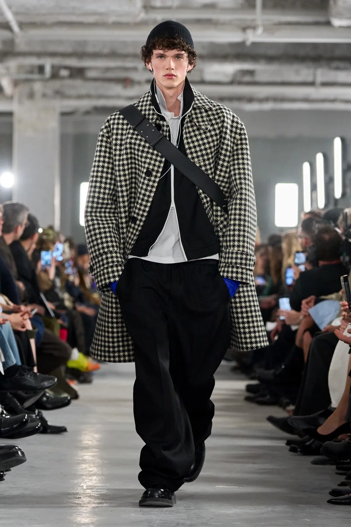 AMI Paris célèbre 15 ans de liberté parisienne avec sa collection homme automne 2026