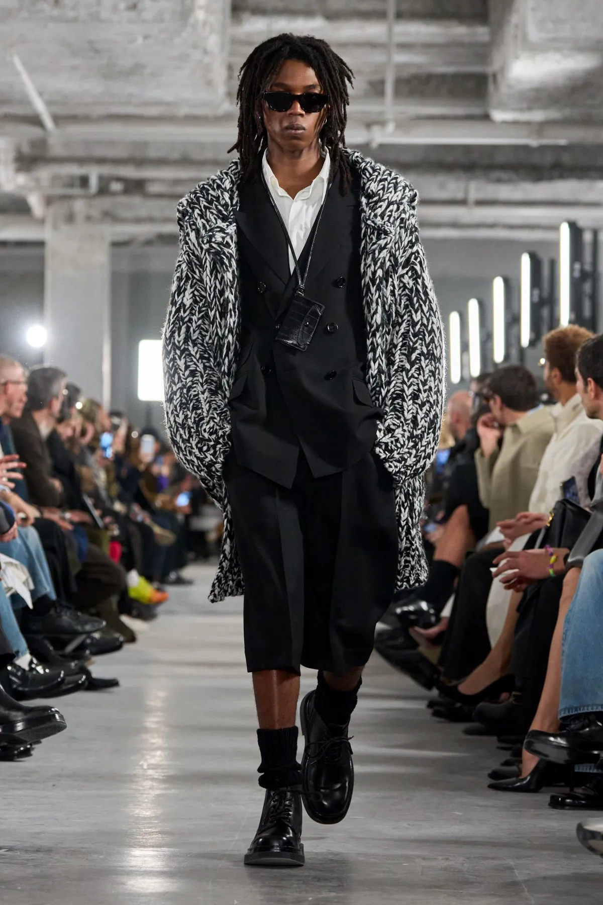 AMI Paris célèbre 15 ans de liberté parisienne avec sa collection homme automne 2026