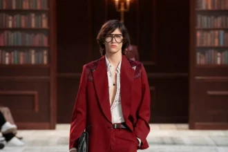 AMIRI automne 2026 : Mike Amiri réinvente l’esprit Laurel Canyon à Paris