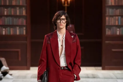 AMIRI automne 2026 : Mike Amiri réinvente l’esprit Laurel Canyon à Paris