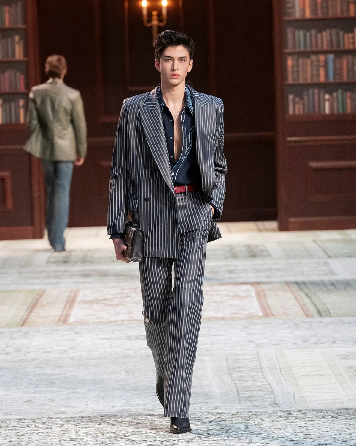 AMIRI automne 2026 : Mike Amiri réinvente l’esprit Laurel Canyon à Paris