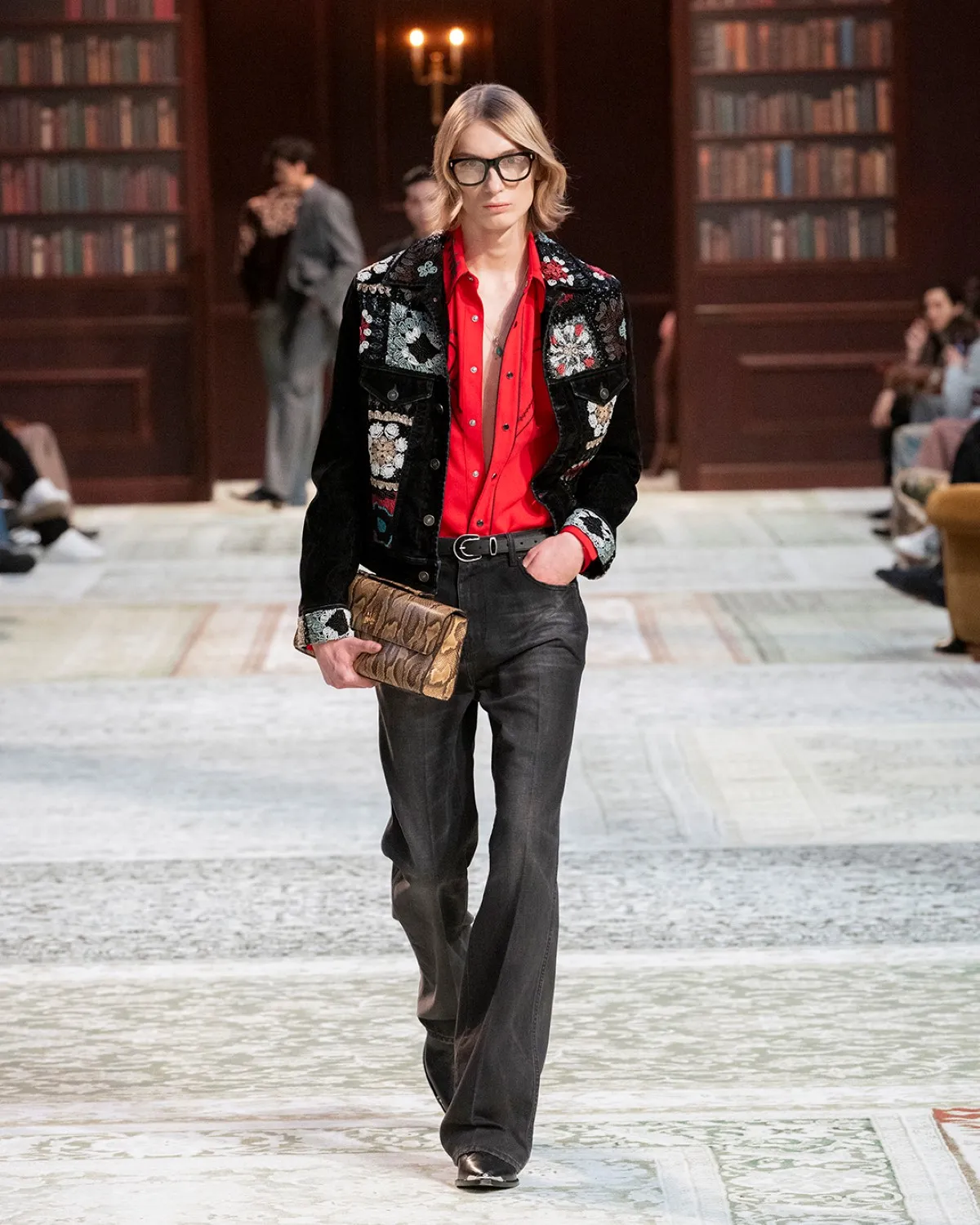 AMIRI automne 2026 : Mike Amiri réinvente l’esprit Laurel Canyon à Paris