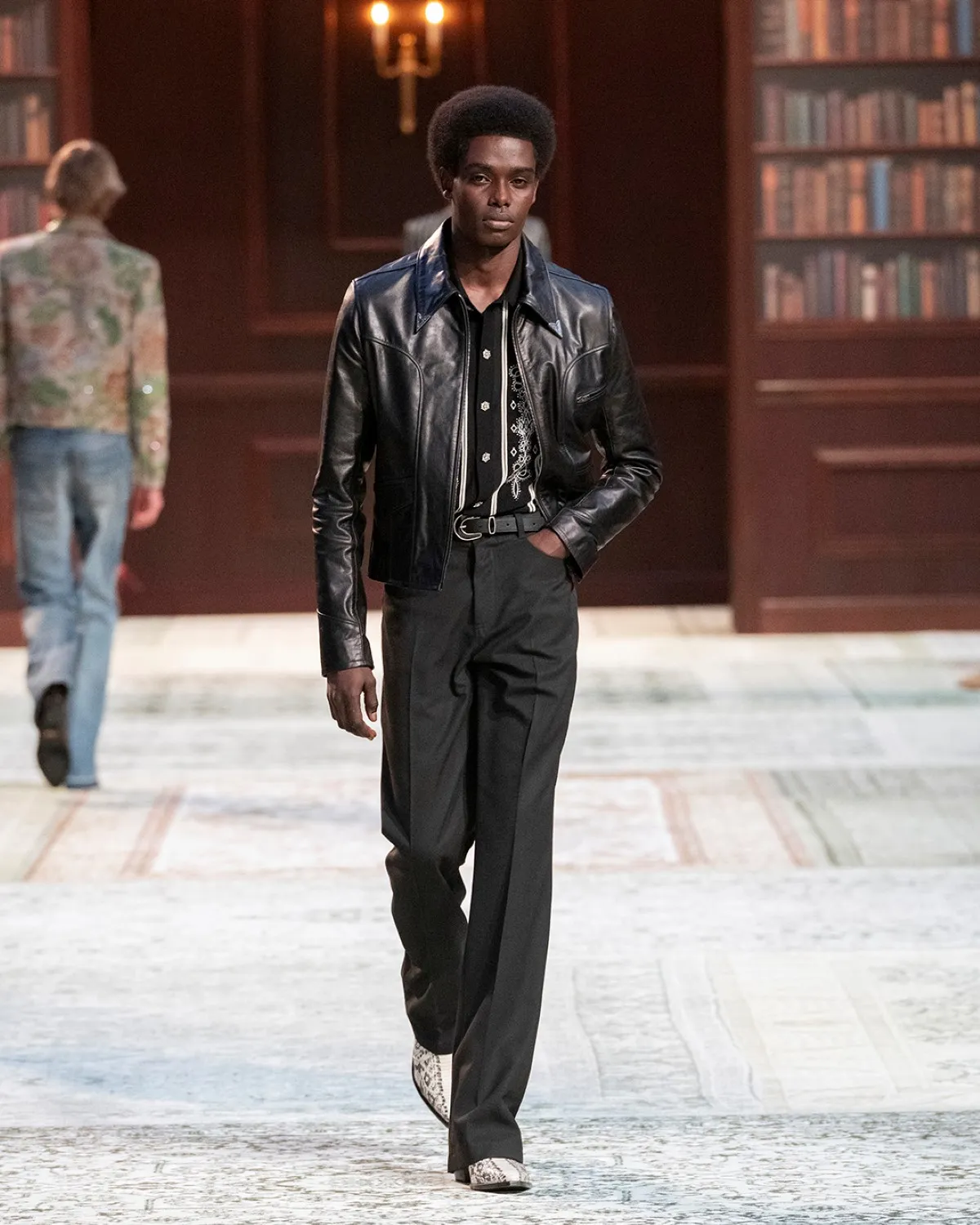 AMIRI automne 2026 : Mike Amiri réinvente l’esprit Laurel Canyon à Paris