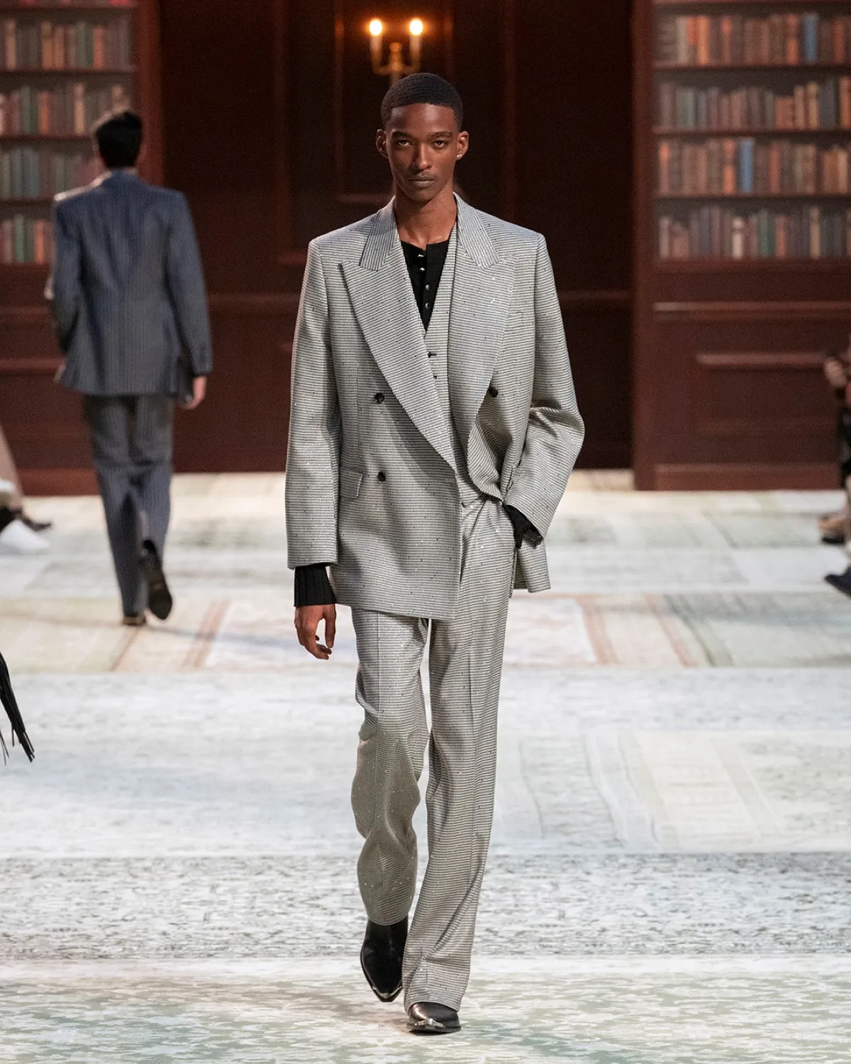 AMIRI automne 2026 : Mike Amiri réinvente l’esprit Laurel Canyon à Paris