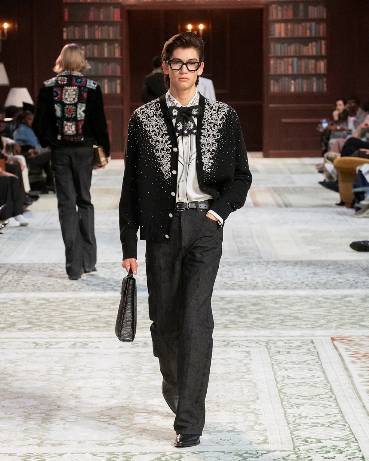 AMIRI automne 2026 : Mike Amiri réinvente l’esprit Laurel Canyon à Paris