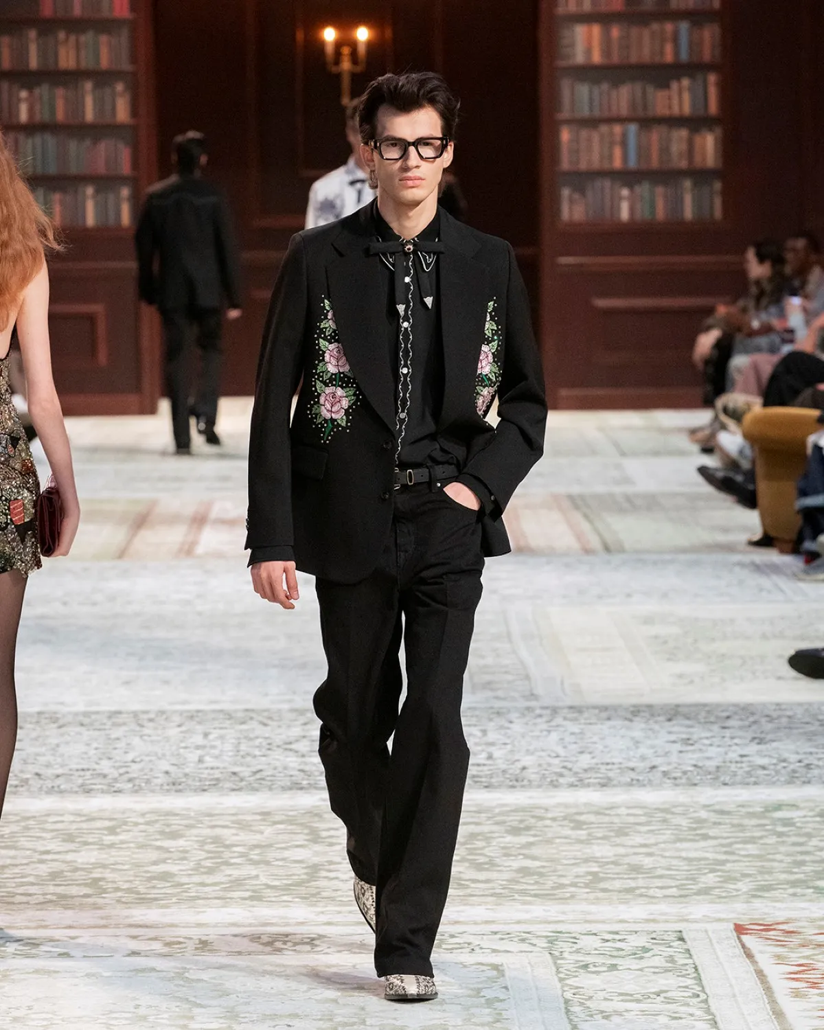 AMIRI automne 2026 : Mike Amiri réinvente l’esprit Laurel Canyon à Paris