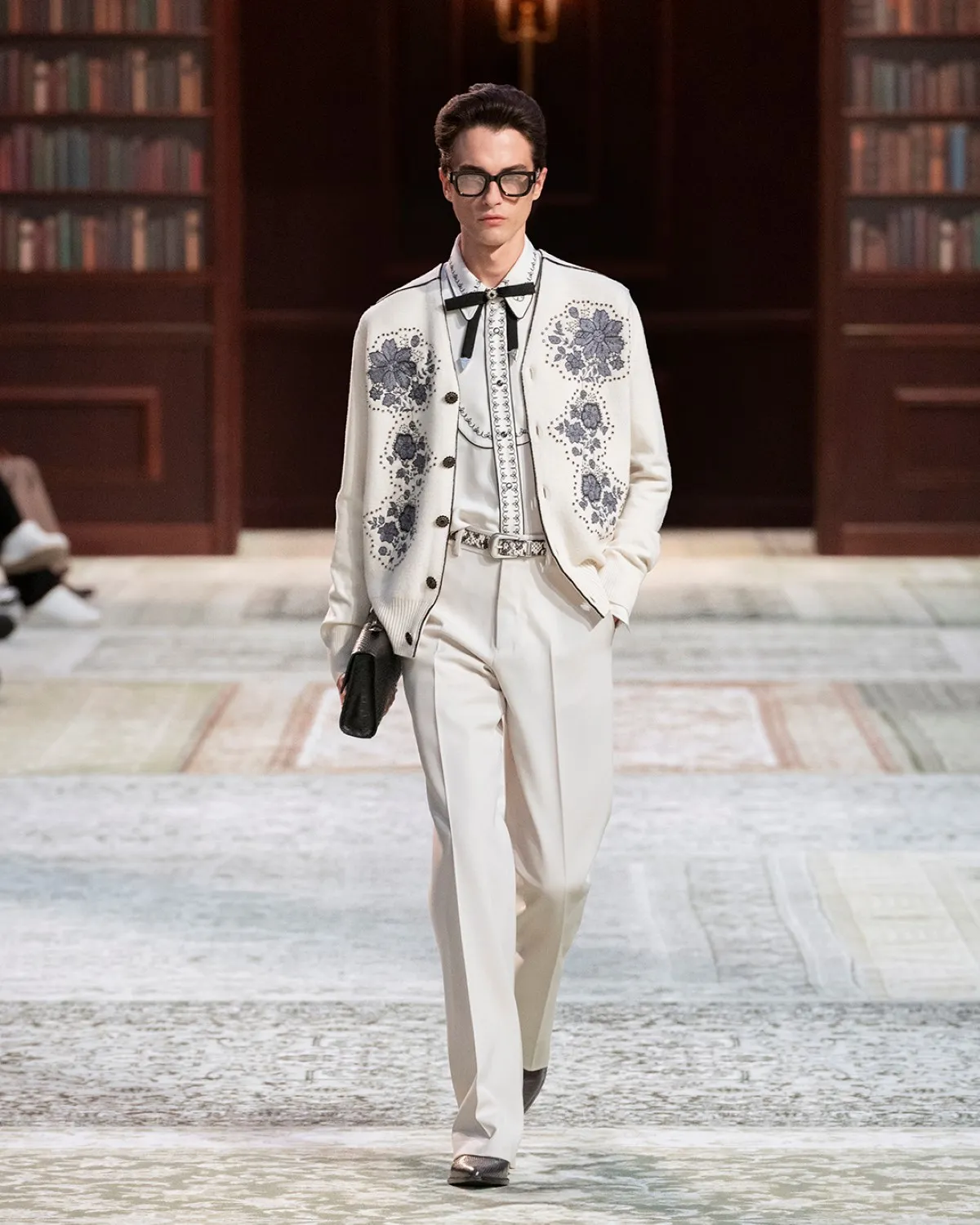 AMIRI automne 2026 : Mike Amiri réinvente l’esprit Laurel Canyon à Paris