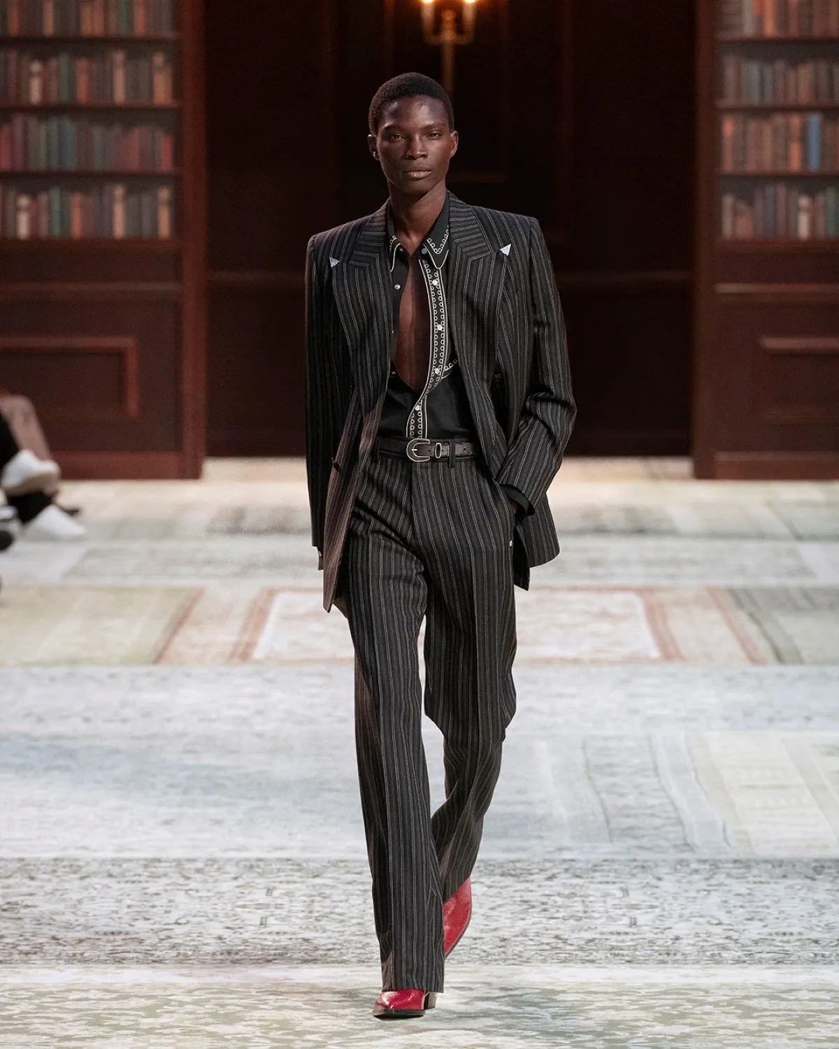 AMIRI automne 2026 : Mike Amiri réinvente l’esprit Laurel Canyon à Paris