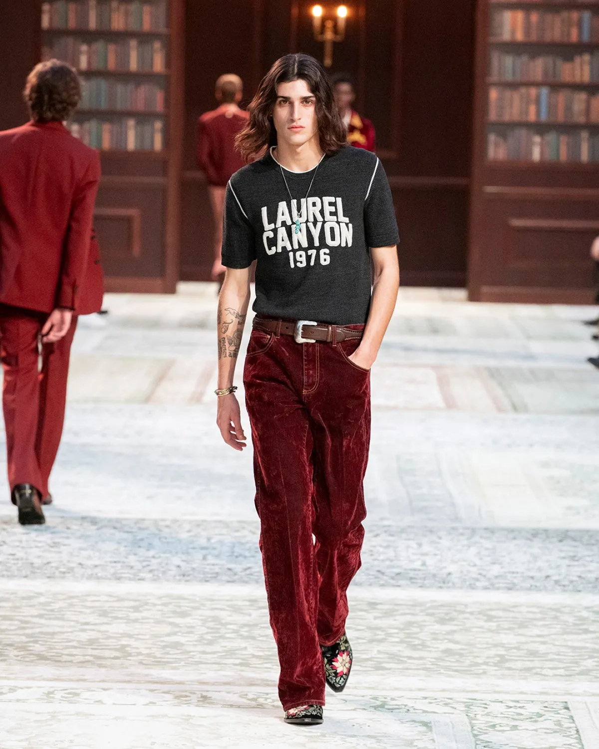AMIRI automne 2026 : Mike Amiri réinvente l’esprit Laurel Canyon à Paris